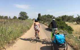 Fahrradtour durch die schöne Landschaft 
